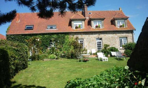 Domaine Du Mont Scolan Acomodação com café da manhã Montgardon Exterior foto
